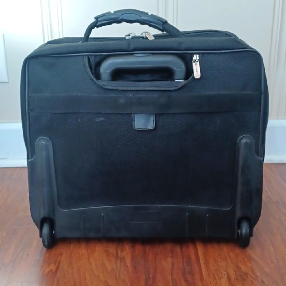 Foray Rolling Laptop/Computer/Pilot/Flight Travel Bag. Multiple Partitions - Picture 5 of 16